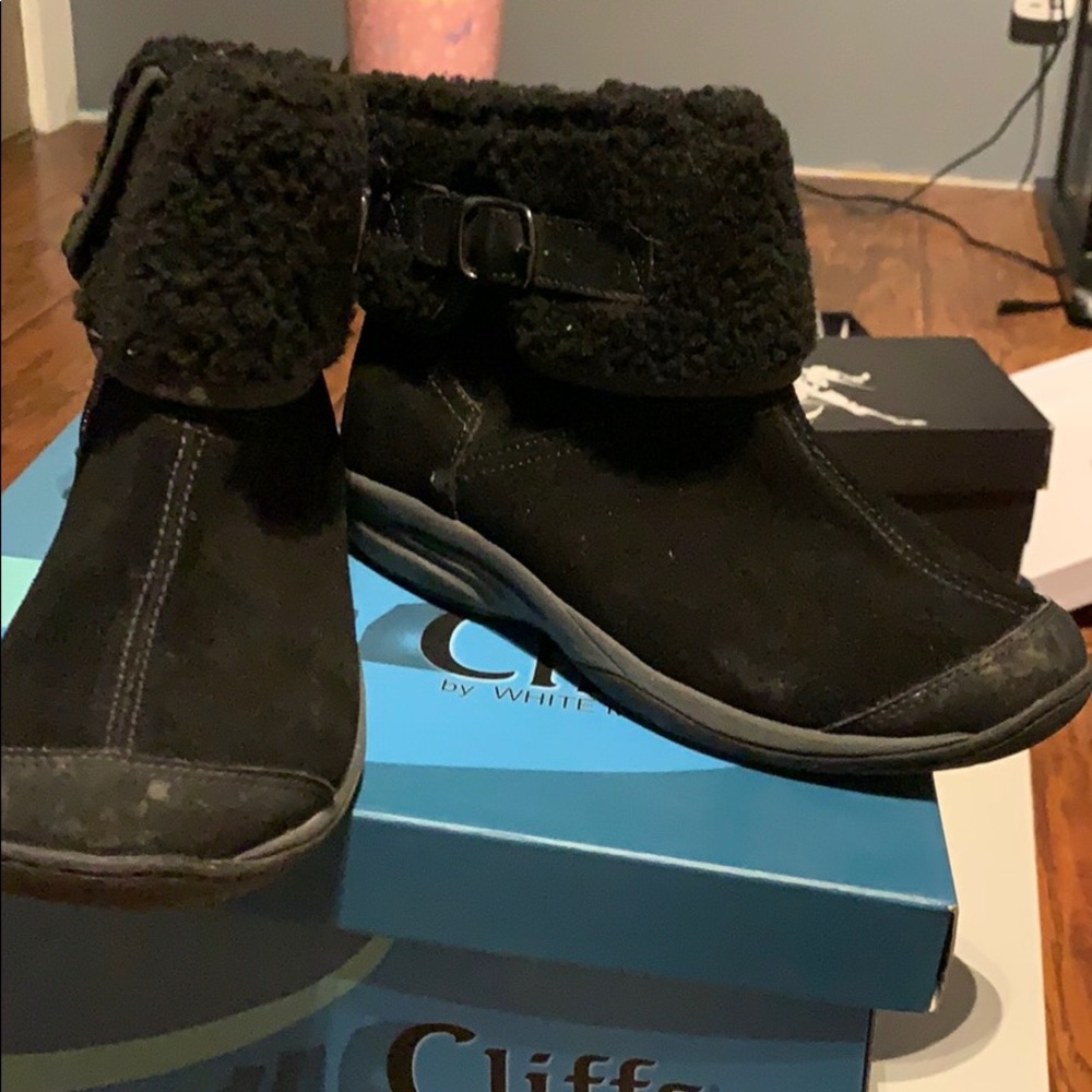 Black winter boots